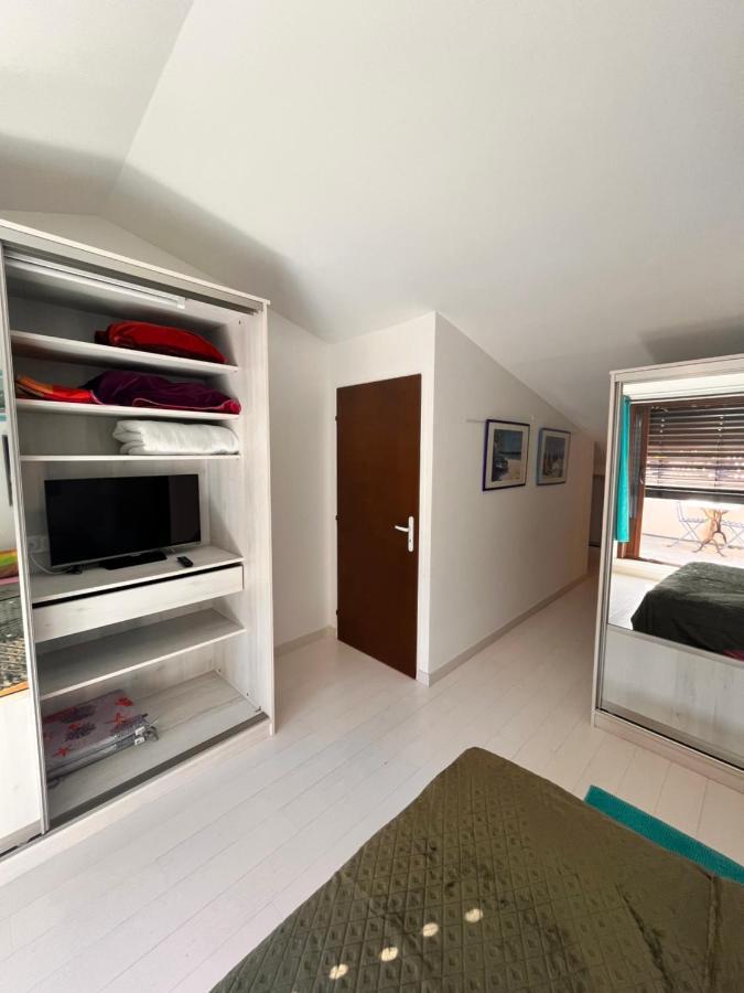 Belle Chambre Spacieuse, Tropezienne, Vue Remparts, Clim, Parking Ег-Морт Екстер'єр фото